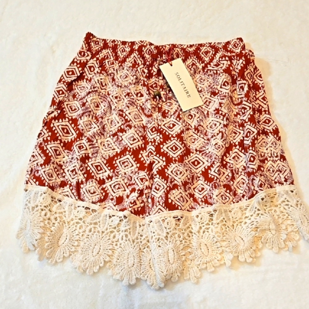 New Solitaire Women's Red White Print Embroidered Crochet Trim Shorts Size Small